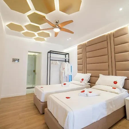 Adam & Eve Apartment *