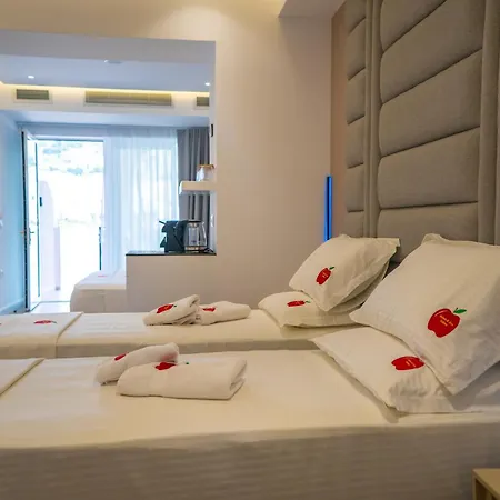 Adam & Eve Apartment *