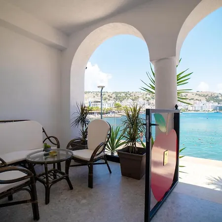 Adam & Eve Apartmán Sarandë