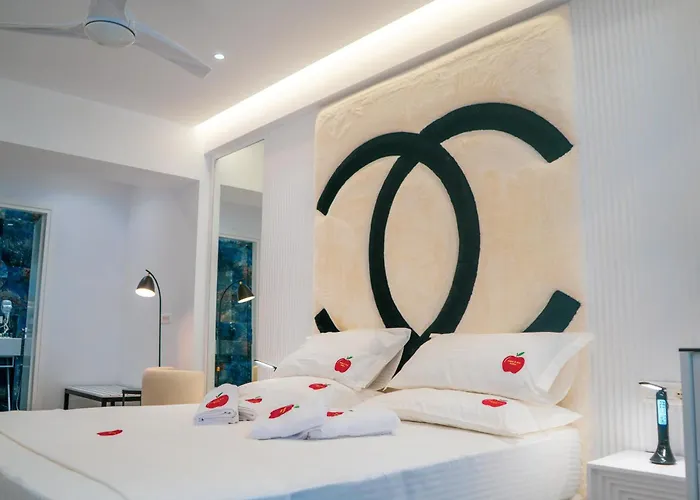 Adam & Eve Apartamento