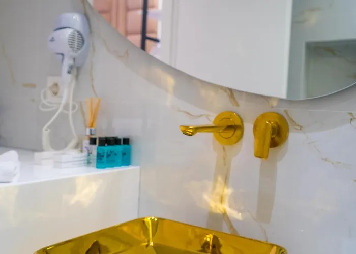 Adam & Eve Apartamento