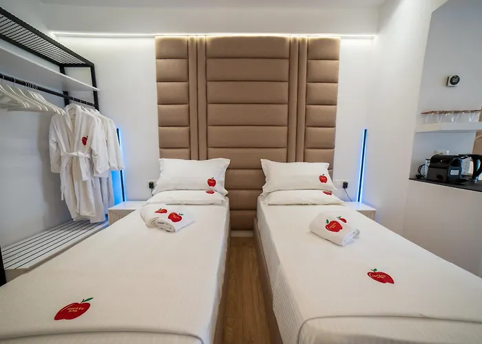 Adam & Eve Lejlighed *